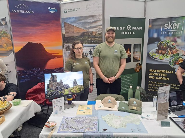 Una Sóley og Guðmundur landverðir kynntu starfsemi þjóðgarðsins í ár